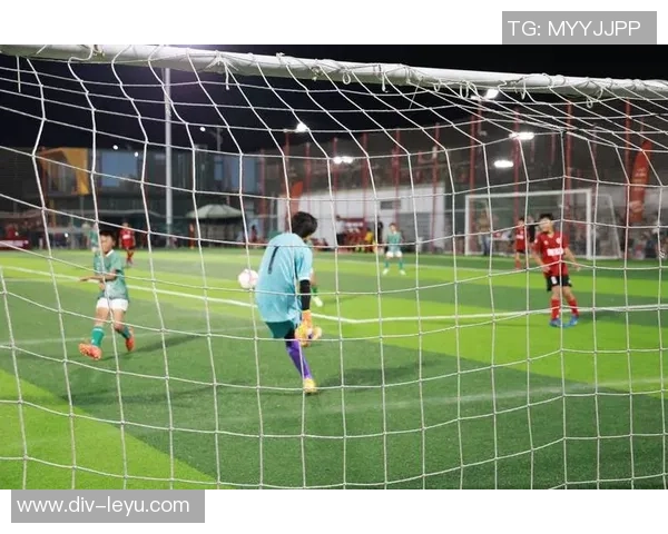 恒泰足球俱乐部奋勇拼搏展现团队精神助力青少年足球发展新篇章